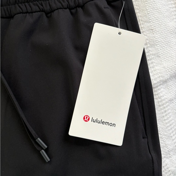 NWT Lululemon Tapered-Leg Mid-Rise Crop 25” Luxtreme Women’s Black Small Pants - Picture 9 of 14